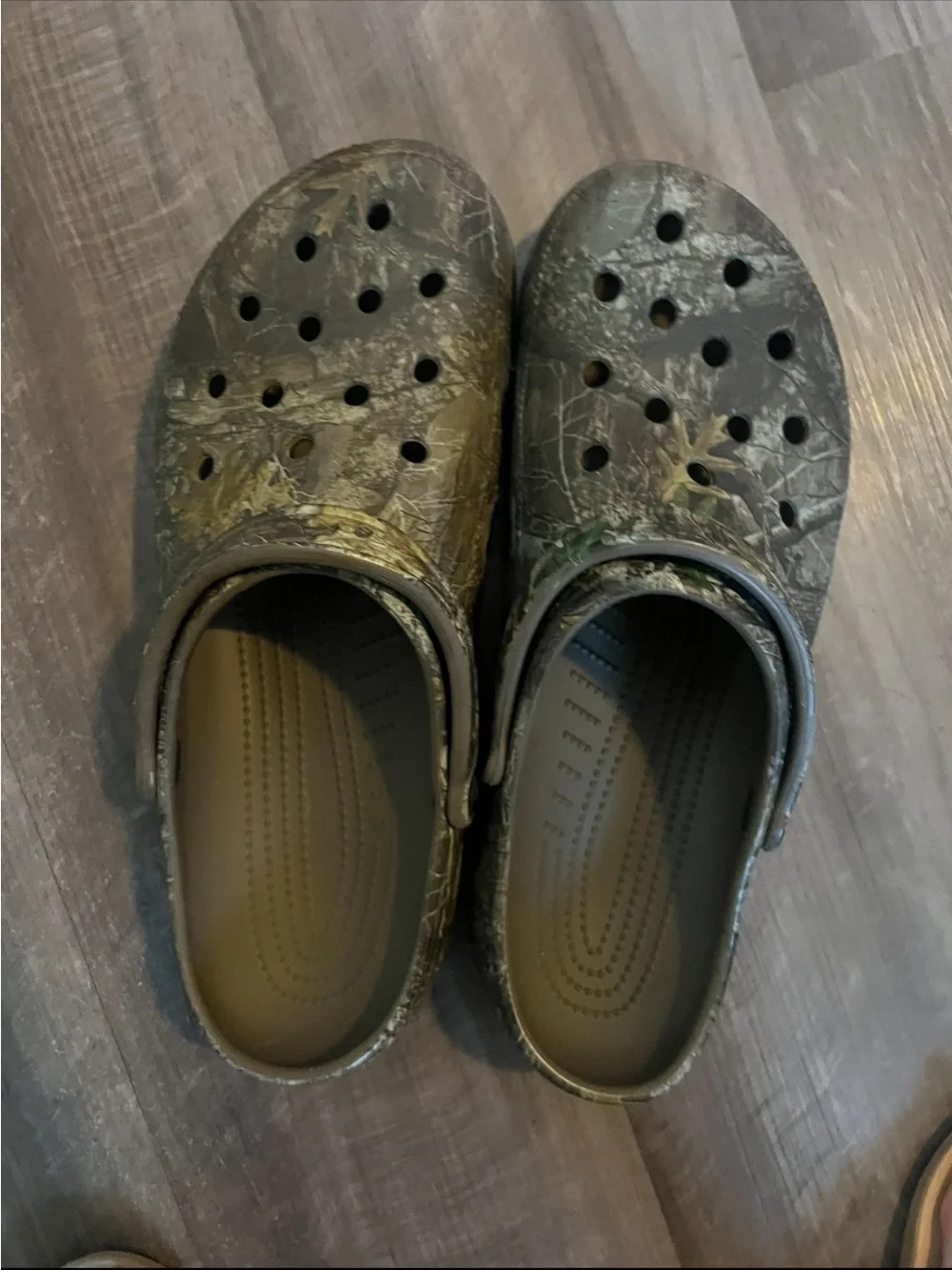CROCS Men's Camo Slip-On Clogs - Olive/Brown